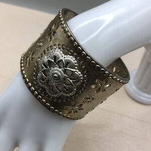 Lucky brand wide textured cut flower cuff bracelet statement style brassy gold.